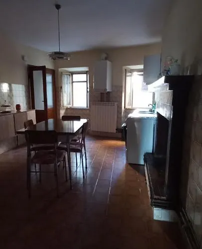 Casa Con 2 In Borgo Medievale